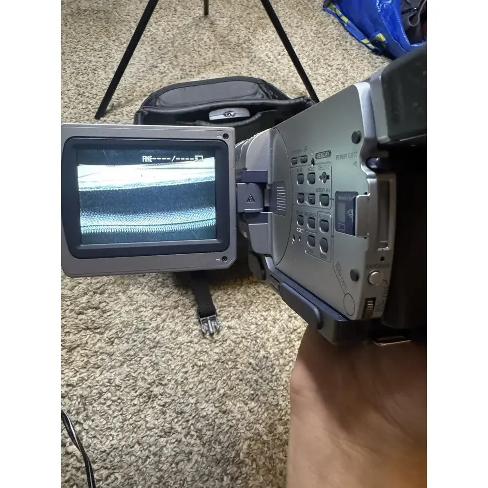Sony DCR-TRV530 Digital8 Camcorder Complete Kit Tested Remote Light Bag